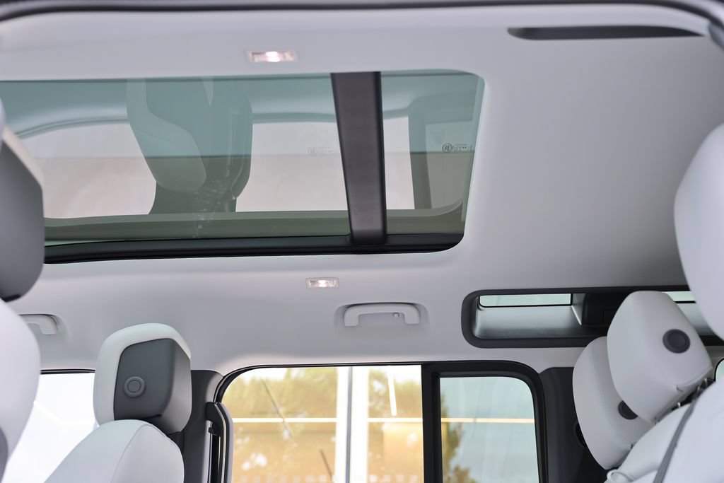 Used 2025 Land Rover Defender 110 S AWD/4WD image 10