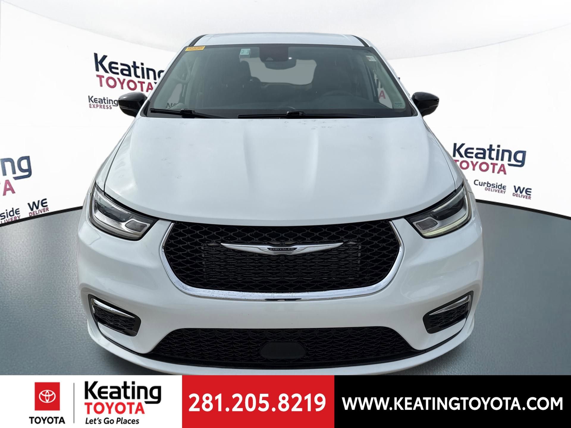 Used 2024 Chrysler Pacifica Select image 2