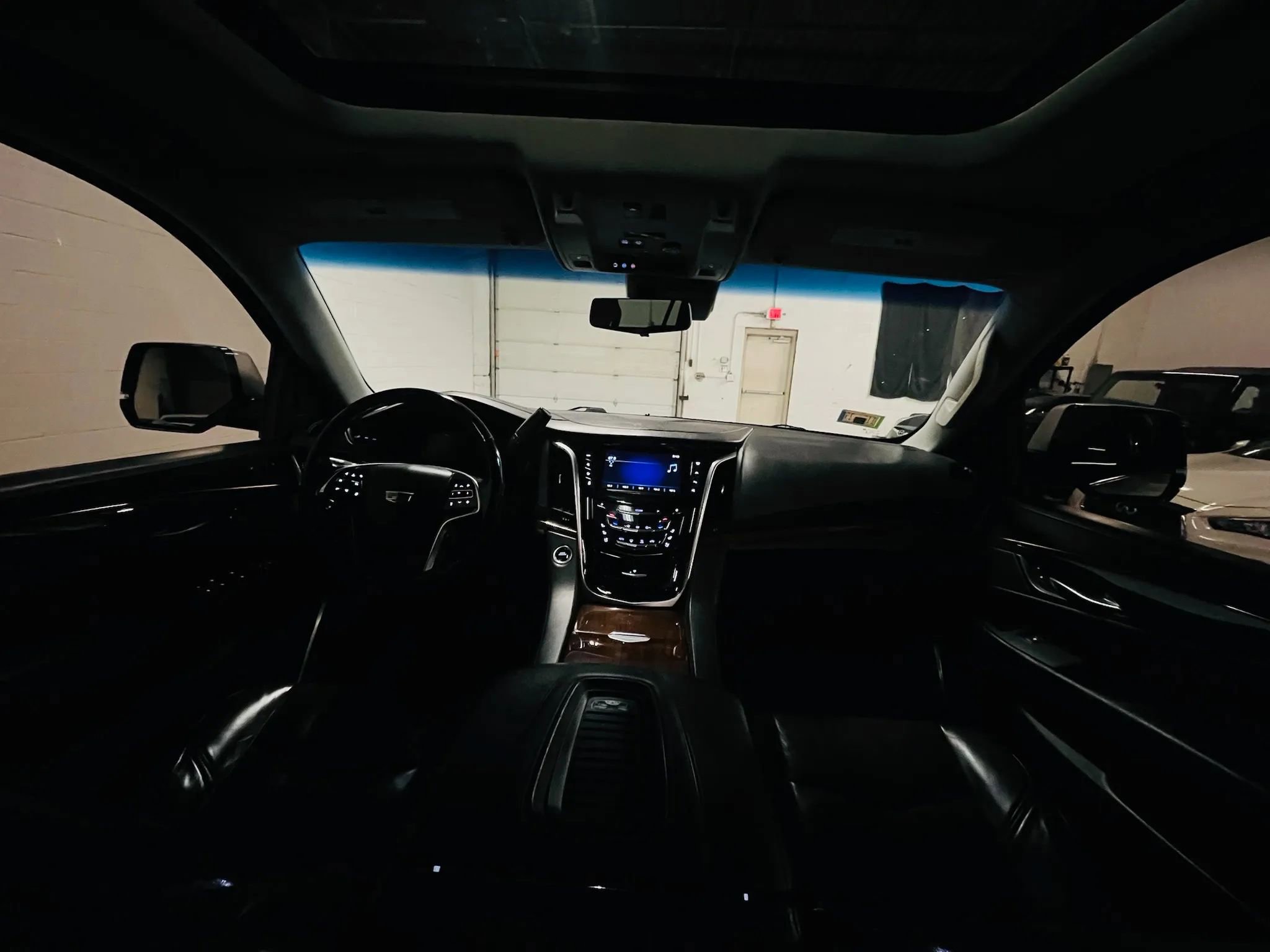 Used 2018 Cadillac Escalade Premium Luxury image 18