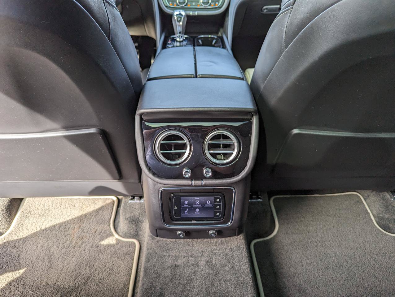 Used 2018 Bentley Bentayga Onyx Edition AWD/4WD image 39