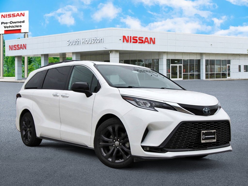 Used 2023 Toyota Sienna XSE video 1