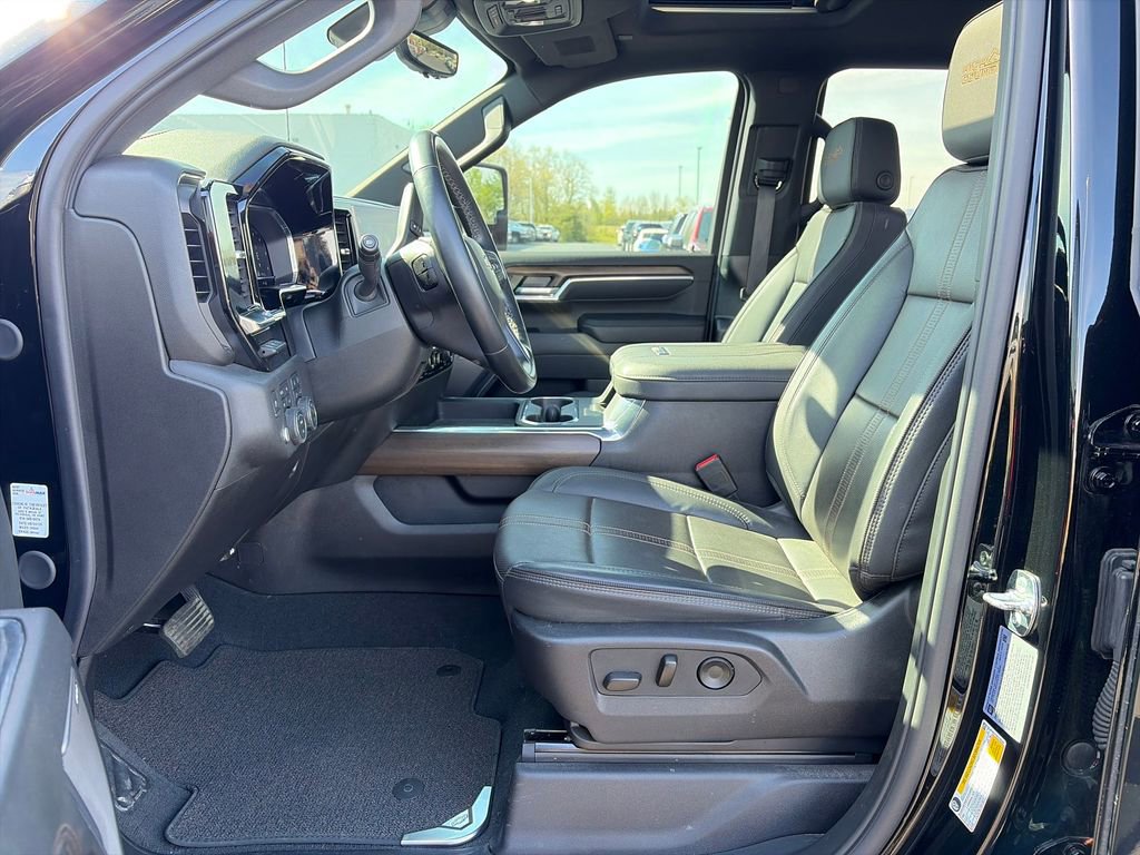 Used 2025 Chevrolet Silverado 2500 High Country w/ High Country Premium Package AWD/4WD image 16