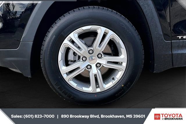 Used 2024 GMC Terrain SLE image 7