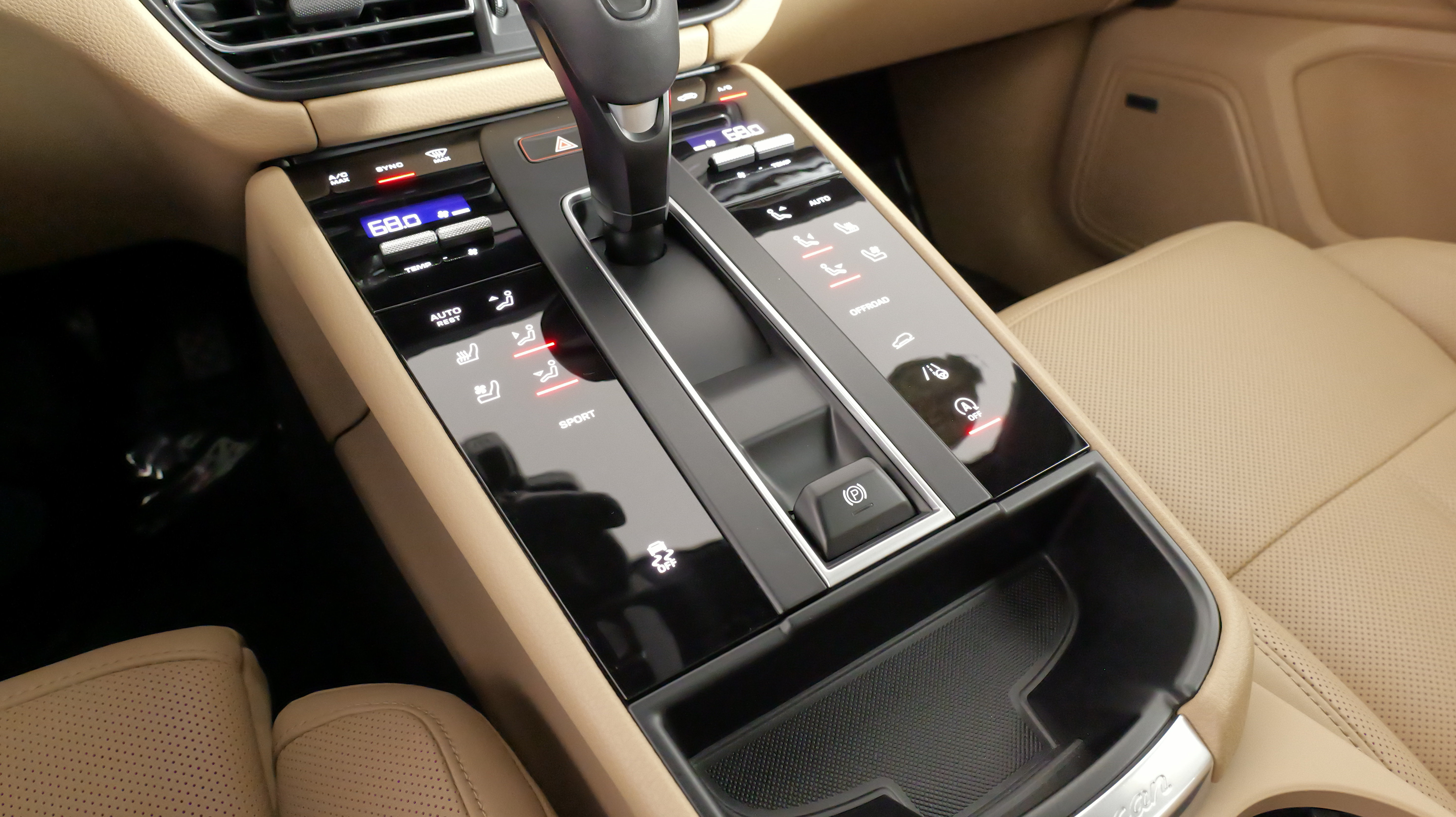 Used 2025 Porsche Macan AWD/4WD image 56