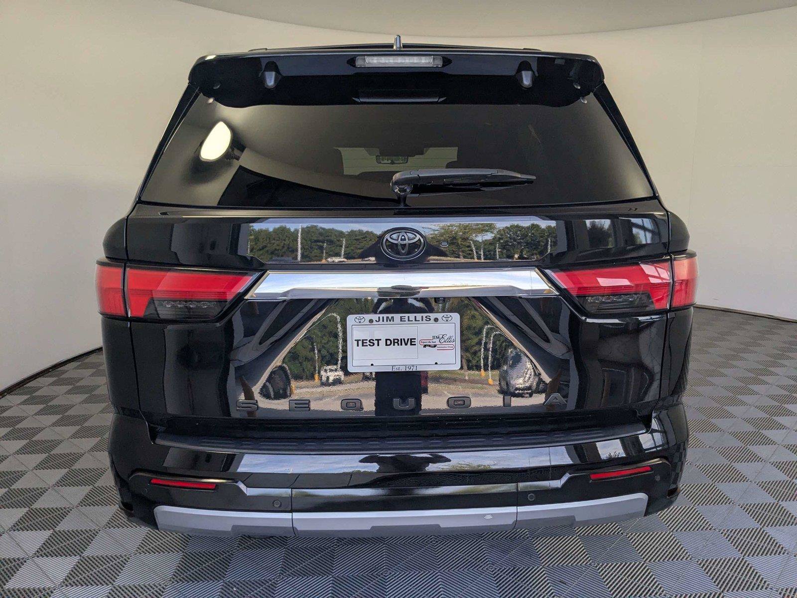 Certified 2024 Toyota Sequoia Limited w/ Tow Technology Package AWD/4WD image 6