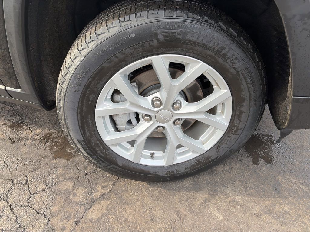 Used 2023 Jeep Grand Cherokee Limited image 12