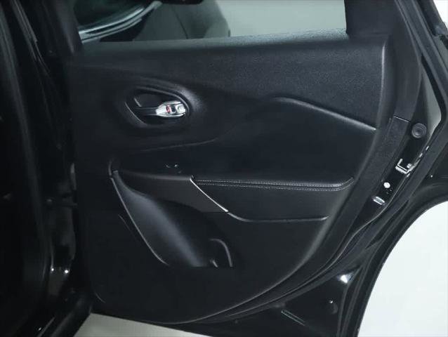 Certified 2021 Jeep Cherokee Latitude Lux w/ Comfort/Convenience Group AWD/4WD image 31