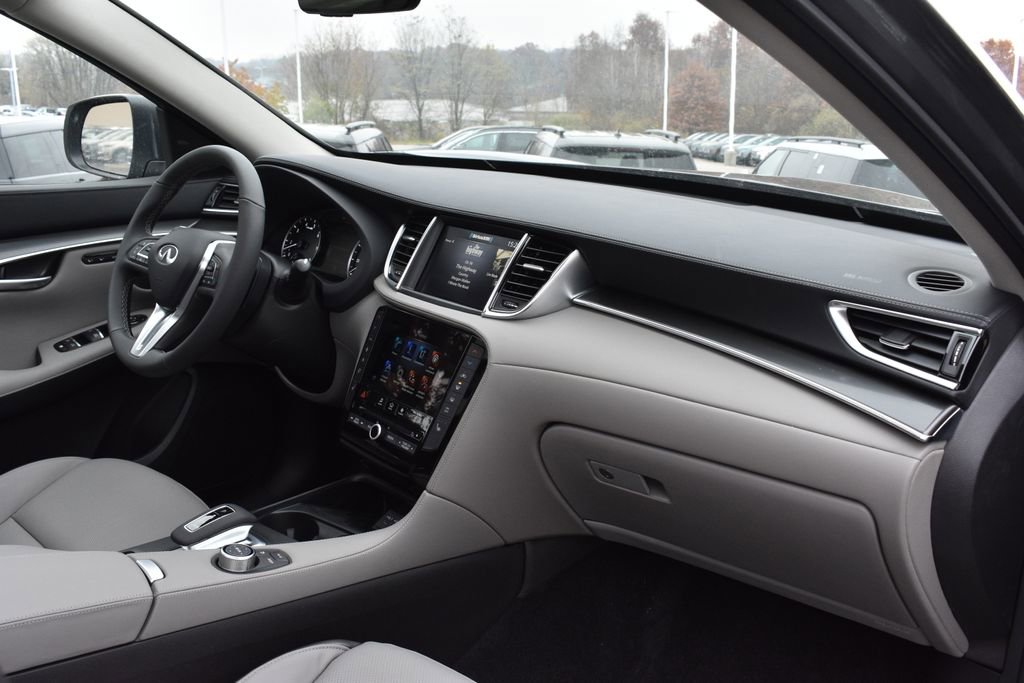 New 2025 INFINITI QX50 Luxe image 16