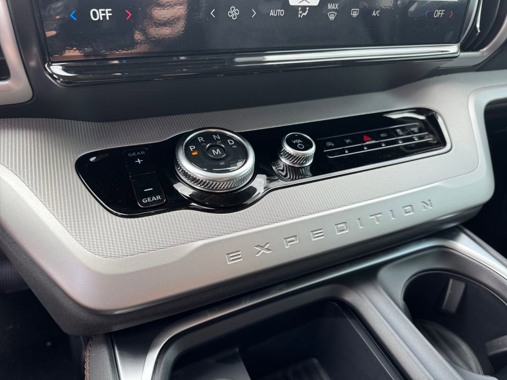 New 2025 Ford Expedition Active image 38
