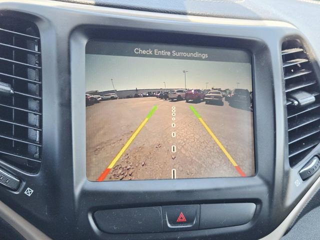 Used 2016 Jeep Cherokee Latitude FWD image 10
