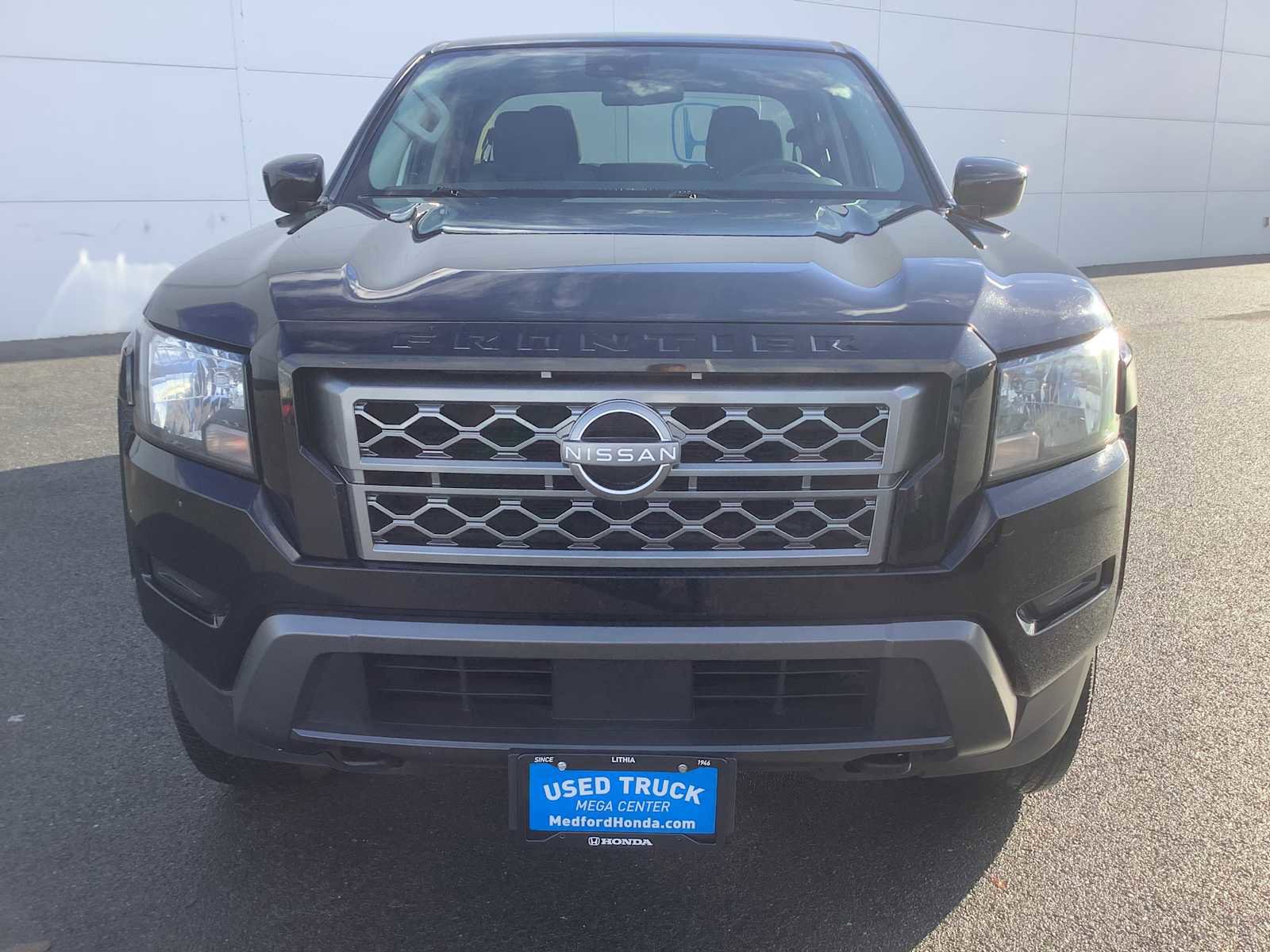 Used 2023 Nissan Frontier SV image 8