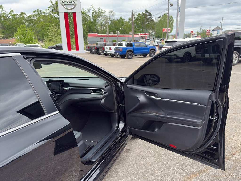 Used 2023 Toyota Camry SE image 18