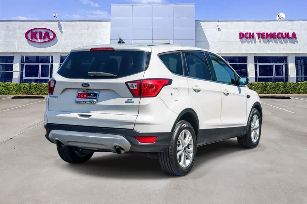 Used 2019 Ford Escape SE FWD image 4