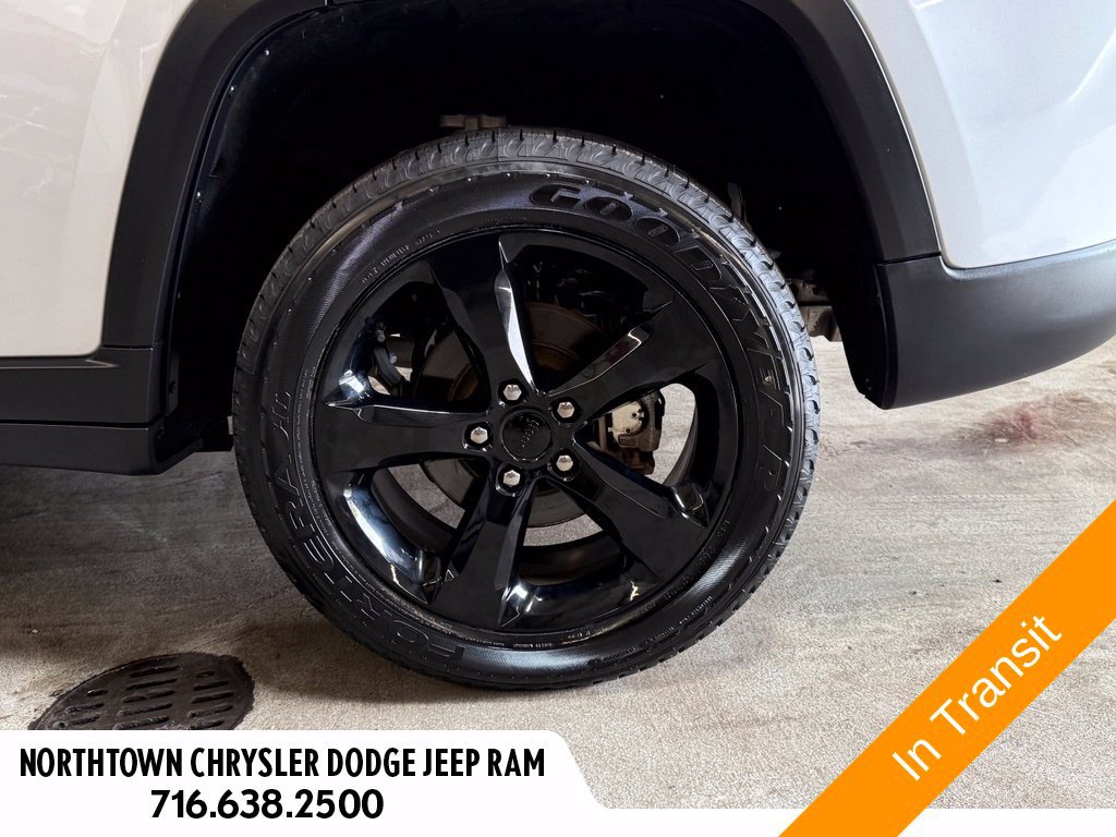 Used 2023 Jeep Grand Cherokee Altitude AWD/4WD image 36