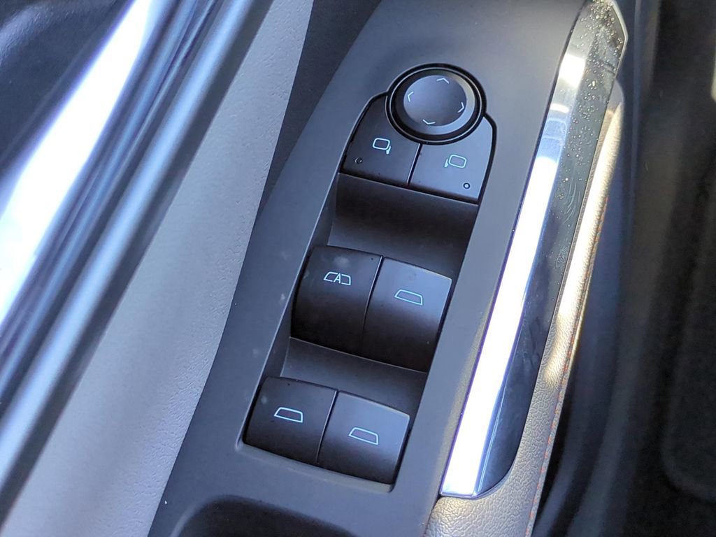 Used 2025 Chevrolet Traverse LT image 17