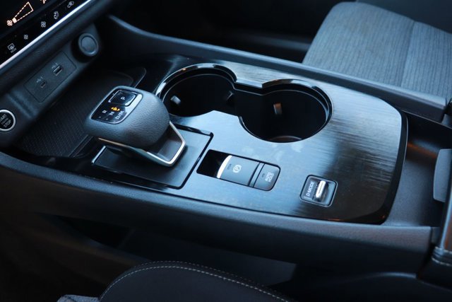 Used 2023 Nissan Rogue SV image 16