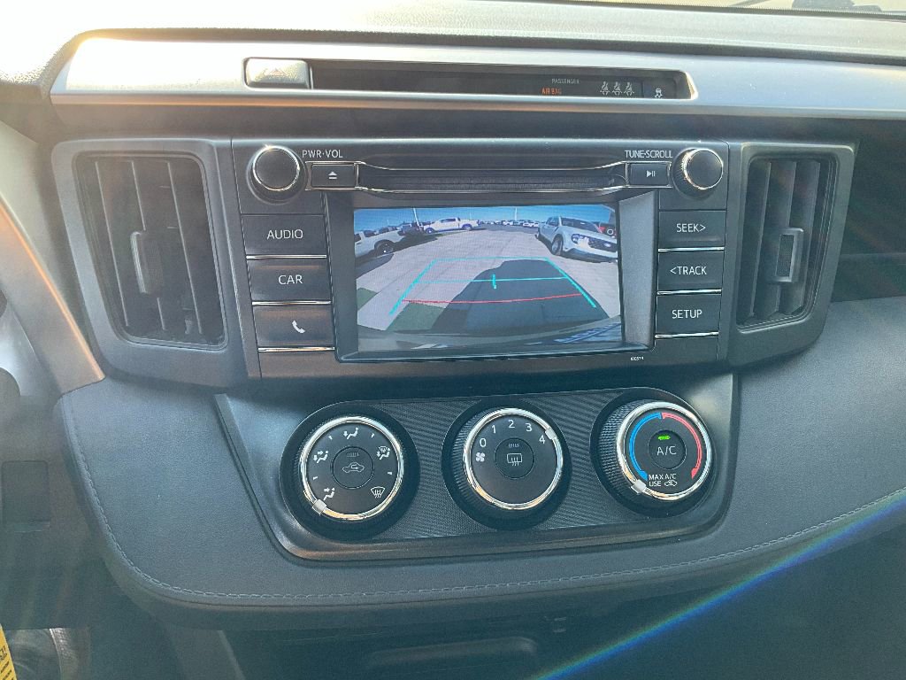 Used 2017 Toyota RAV4 LE image 18