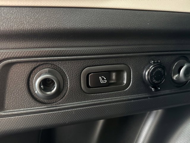 Used 2023 Subaru Forester Limited image 9