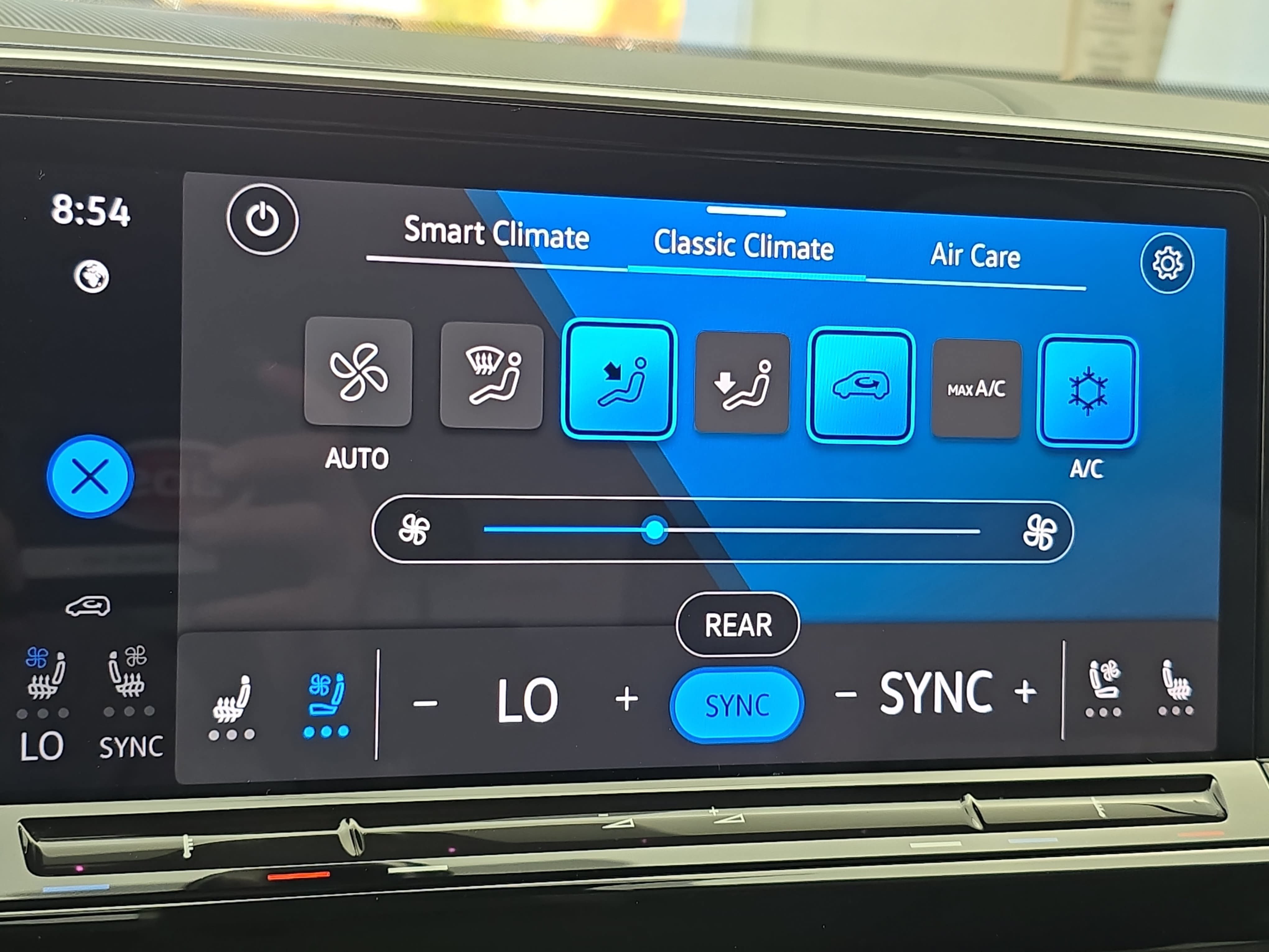 Certified 2024 Volkswagen Atlas SEL Premium R-Line AWD/4WD image 25