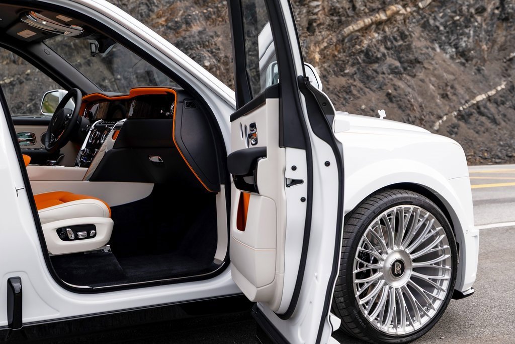 Used 2026 Rolls-Royce Cullinan image 14