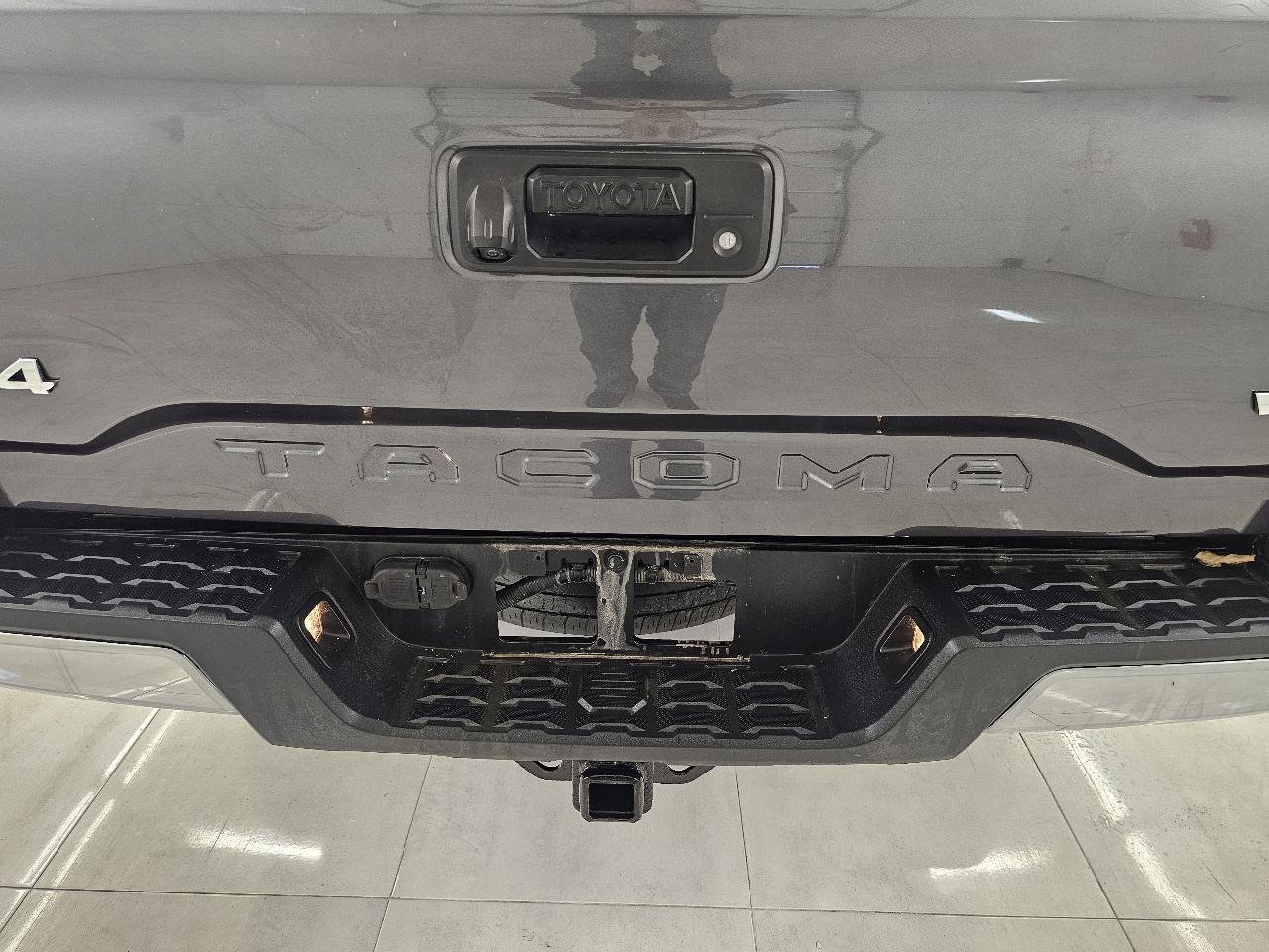 Used 2019 Toyota Tacoma SR5 AWD/4WD image 8