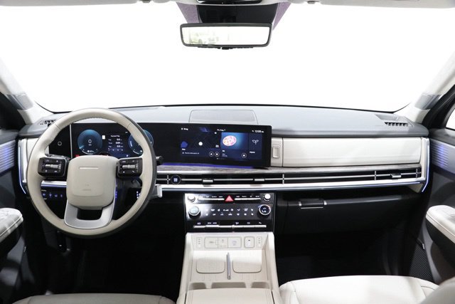 Used 2025 Hyundai Santa Fe Calligraphy FWD image 12