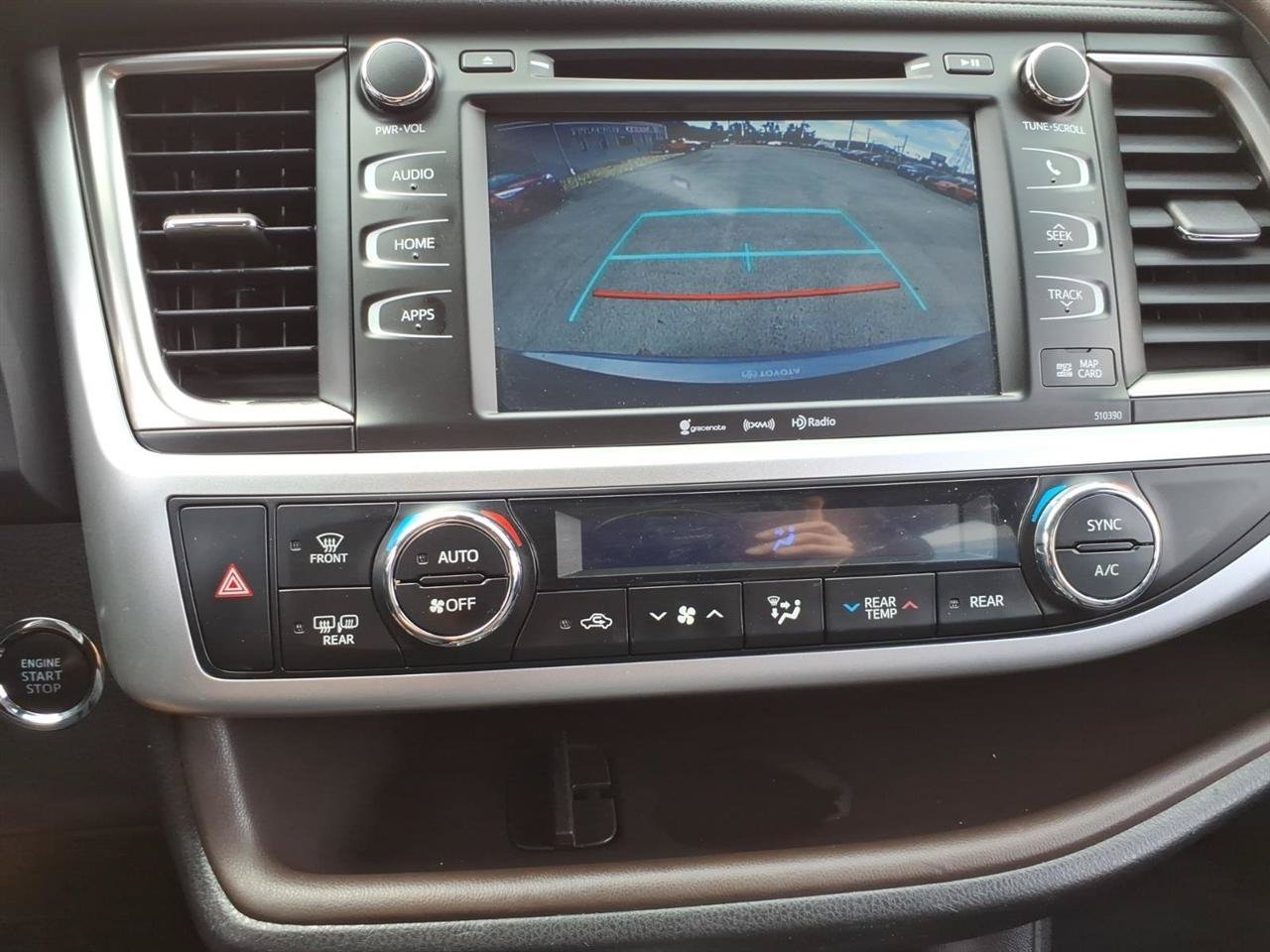 Used 2019 Toyota Highlander XLE AWD/4WD image 14