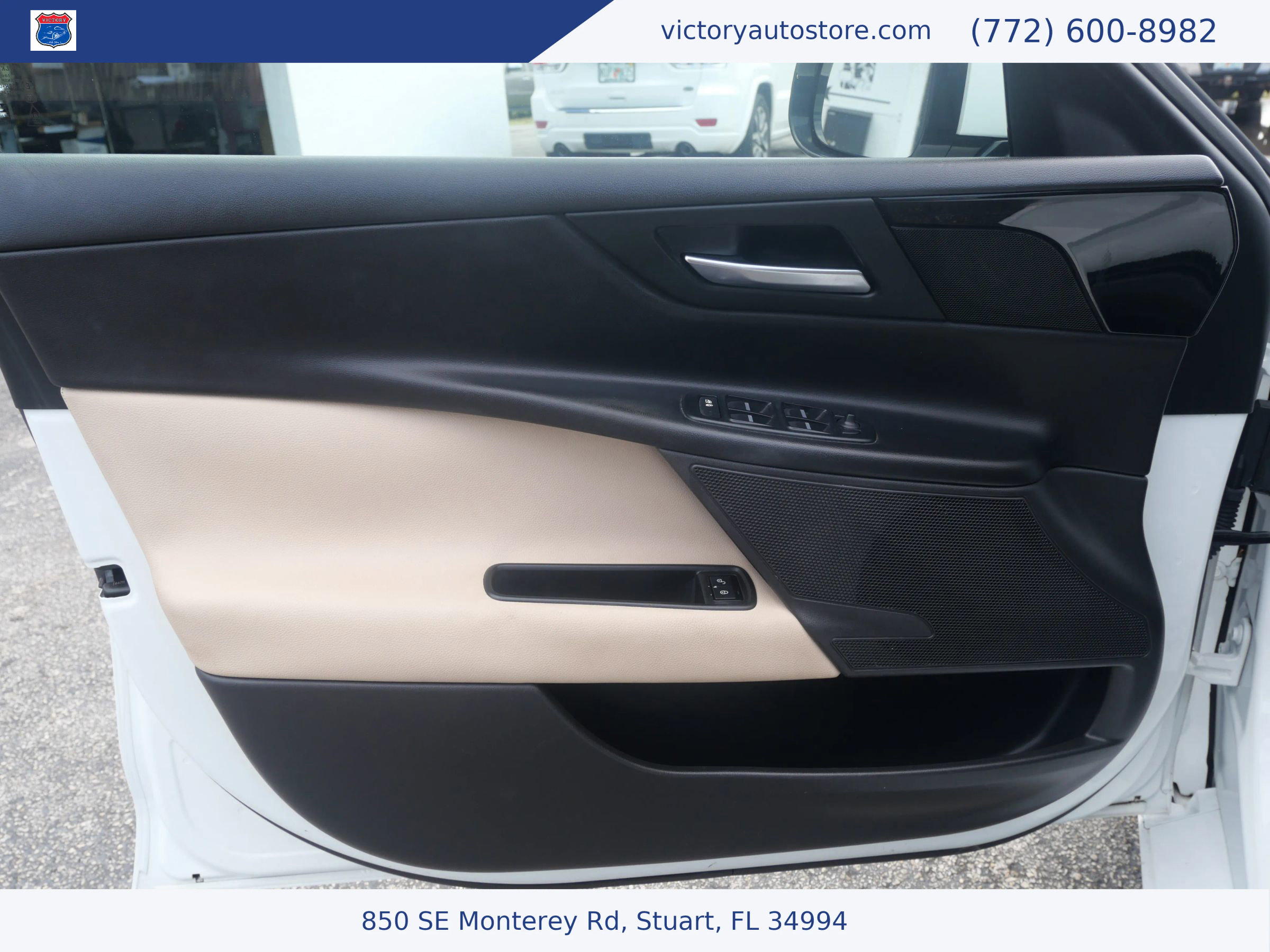 Used 2018 Jaguar XE image 21