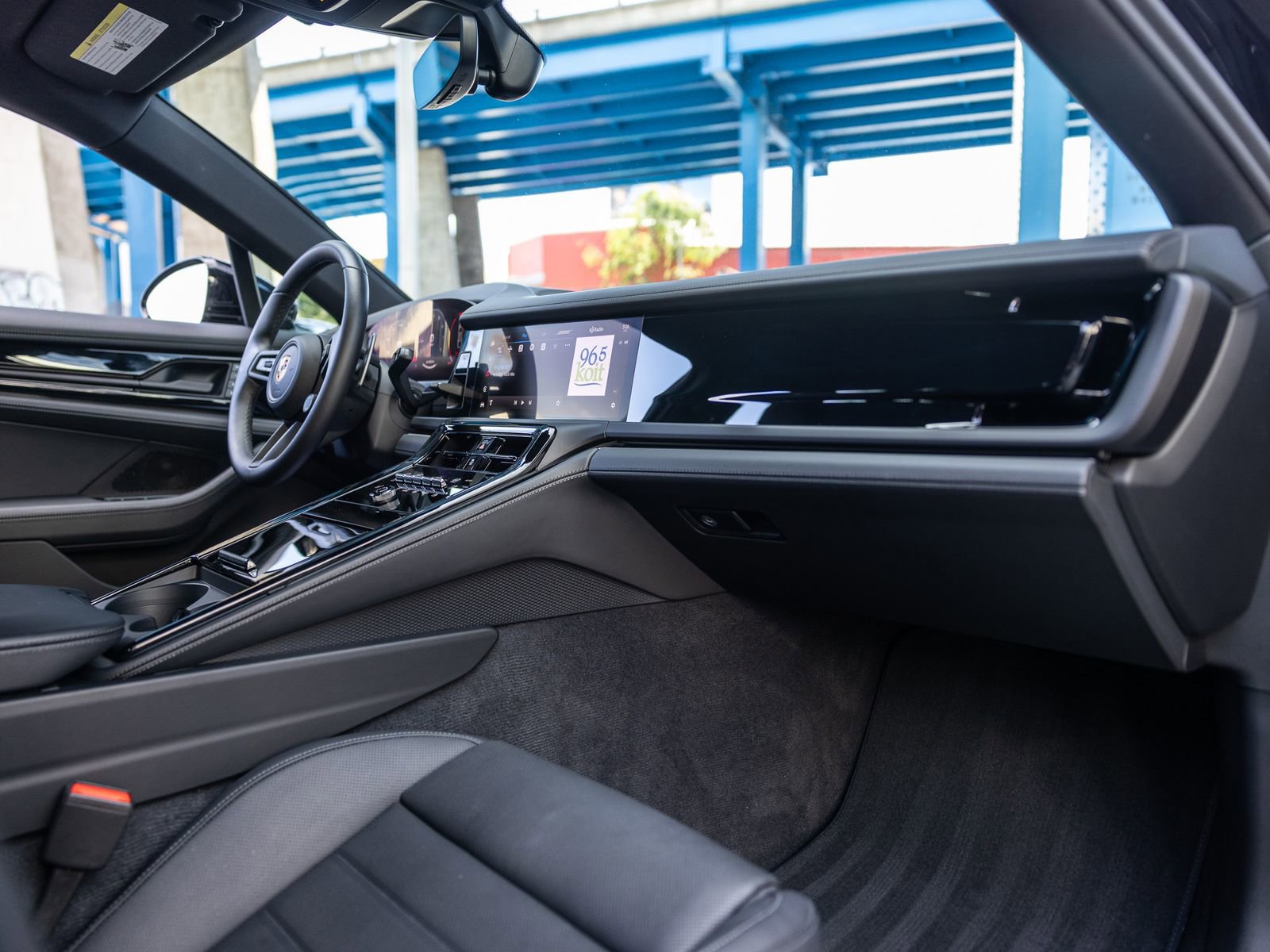 Certified 2025 Porsche Panamera RWD image 33