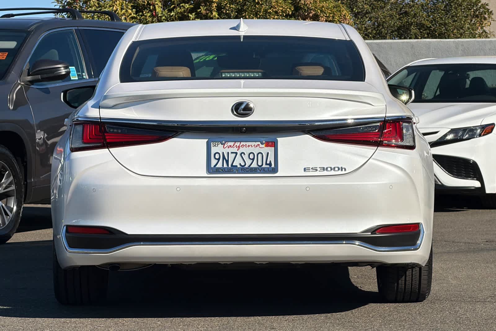Certified 2025 Lexus ES 300h w/ Premium Package FWD image 8