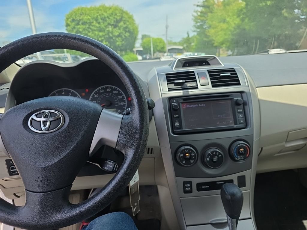 Used 2013 Toyota Corolla LE FWD image 22