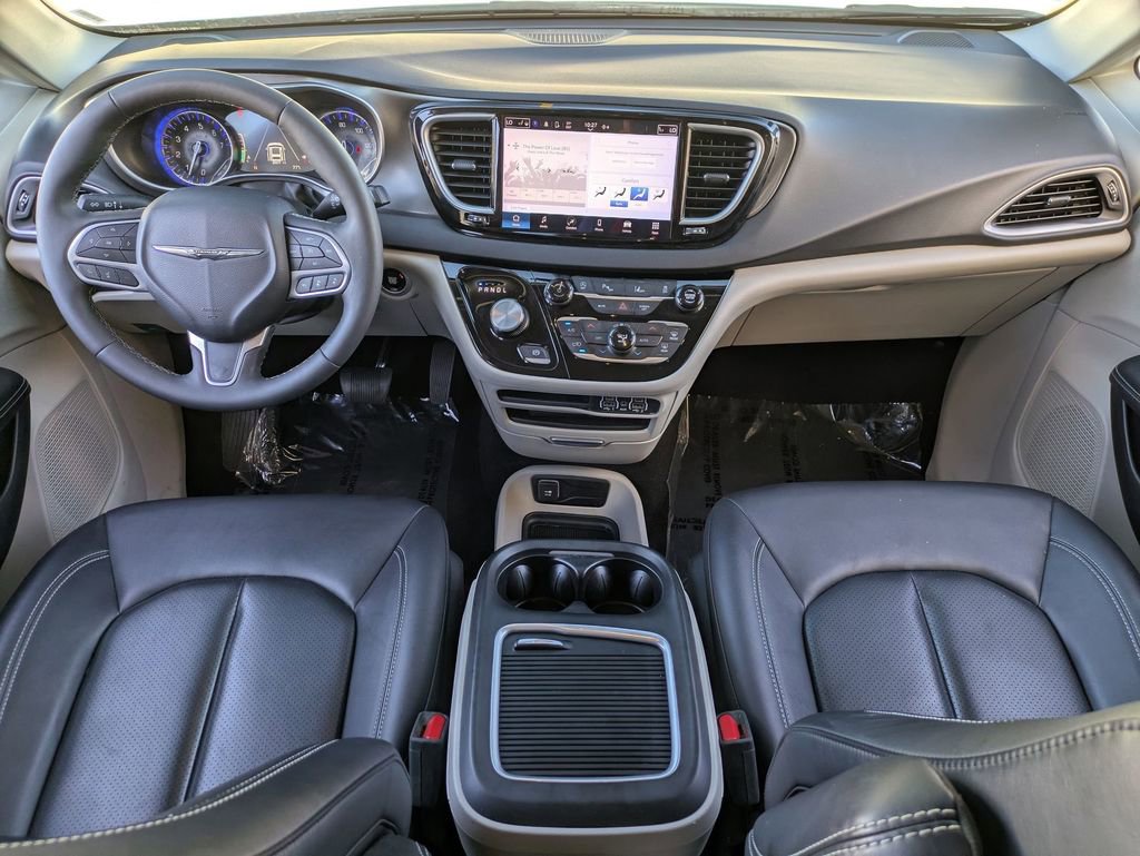 Used 2024 Chrysler Pacifica Touring-L image 25