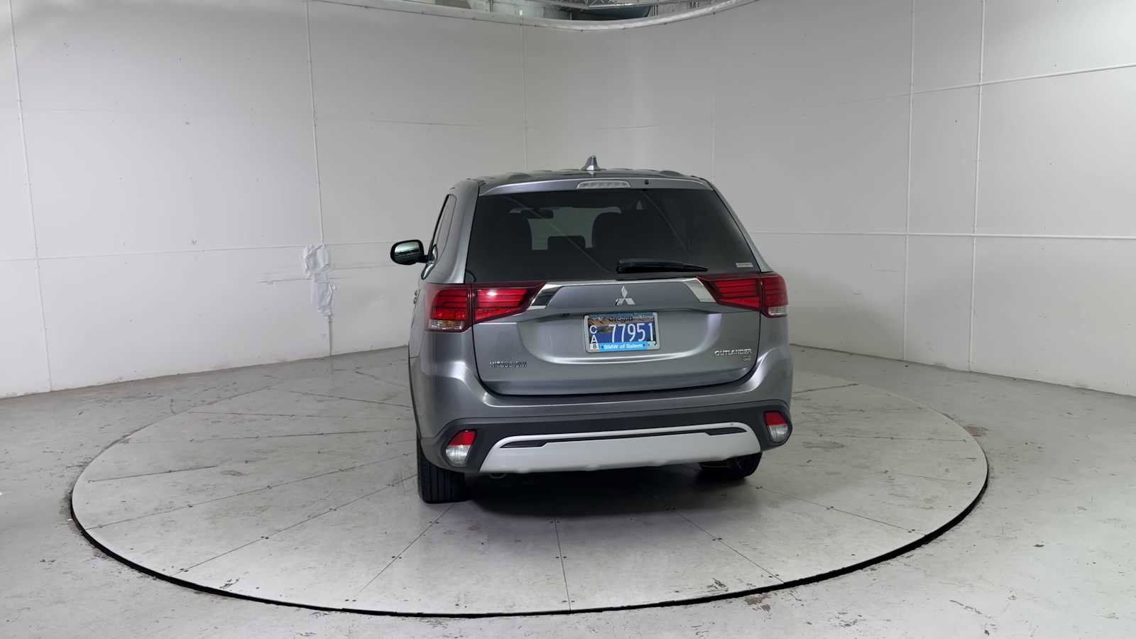 Used 2019 Mitsubishi Outlander SE image 3