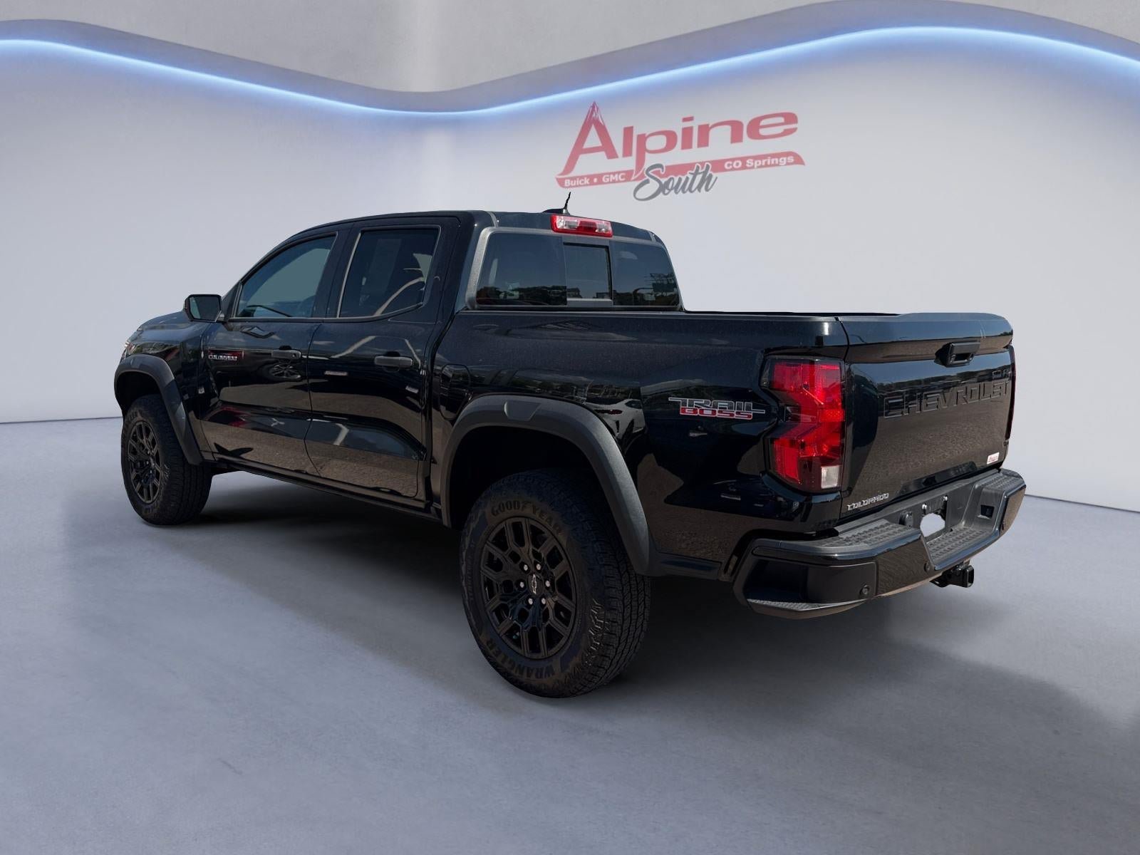 Certified 2024 Chevrolet Colorado Trail Boss w/ Technology Package AWD/4WD image 3