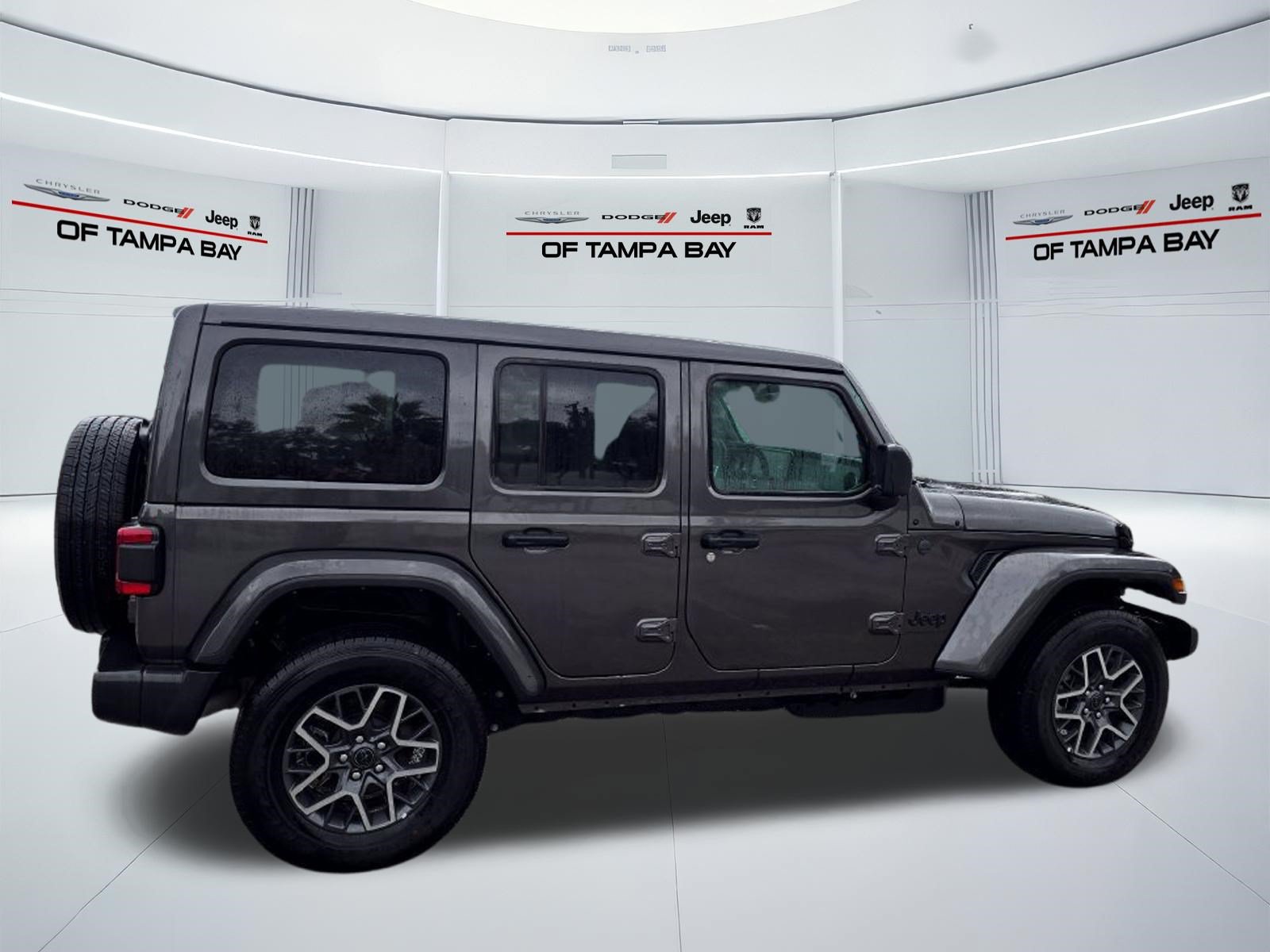 Used 2026 Jeep Wrangler Unlimited Sahara AWD/4WD image 9