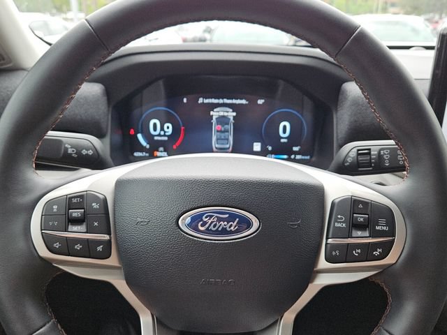 Used 2025 Ford Explorer Active AWD/4WD image 12
