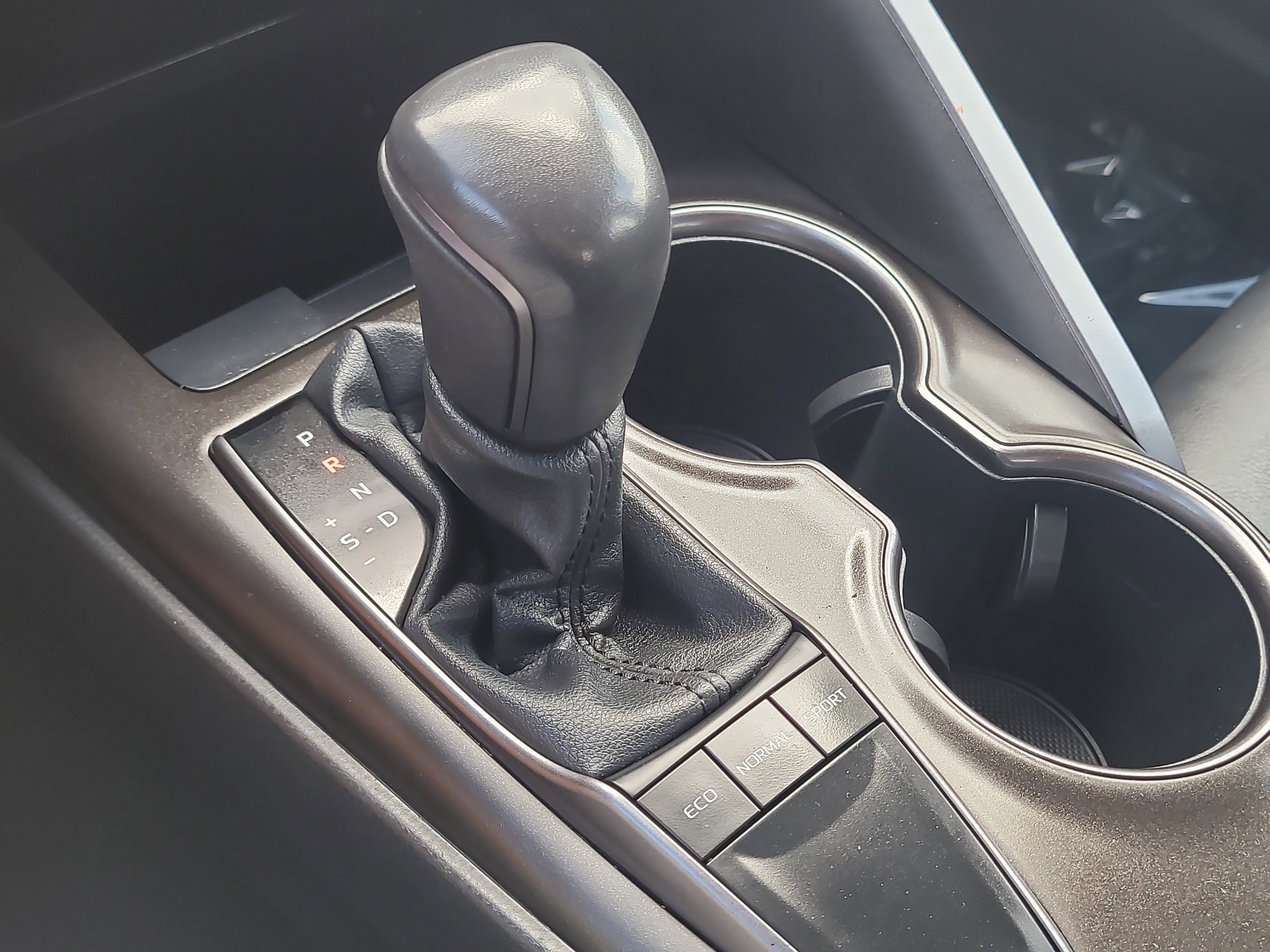 Used 2024 Toyota Camry SE image 25