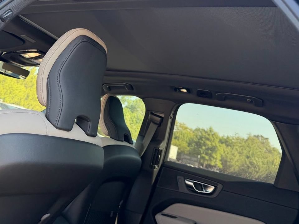 New 2027 Volvo XC60 B5 Plus AWD/4WD image 18