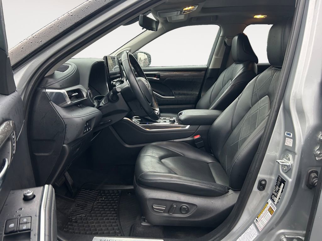 Used 2022 Toyota Highlander Platinum image 15