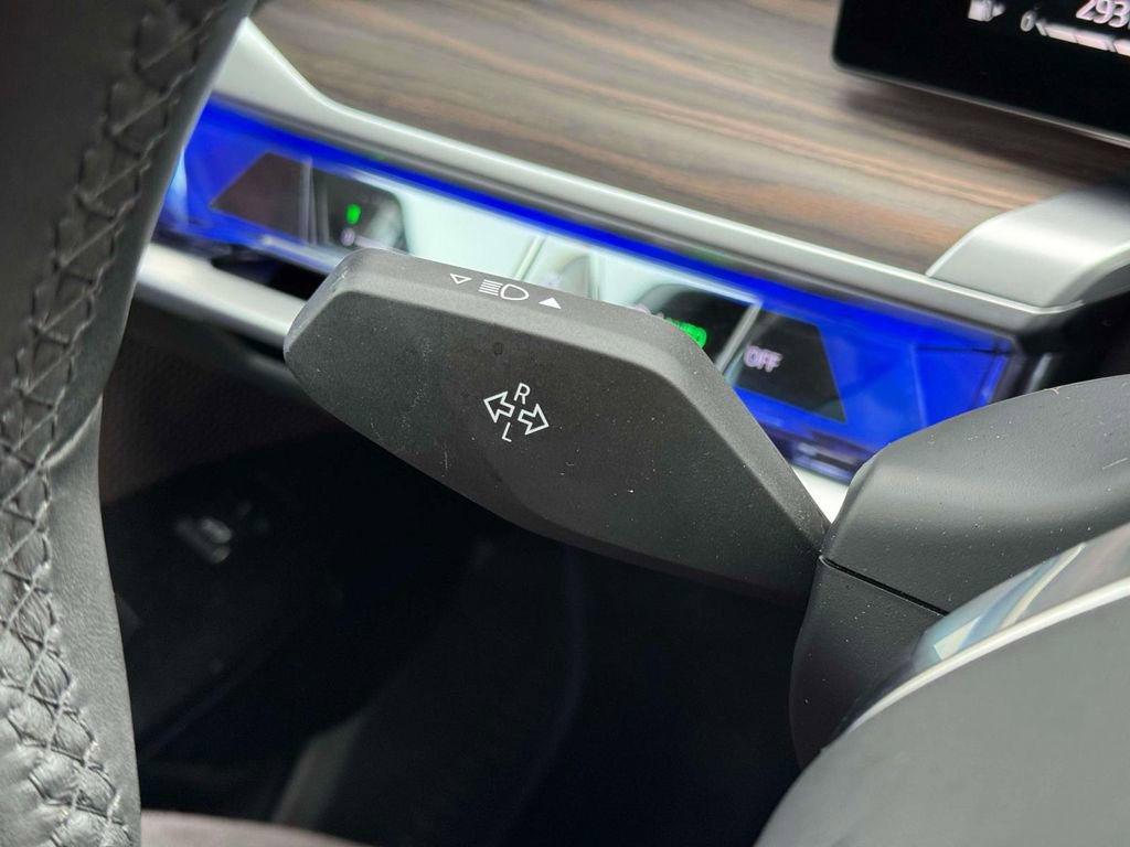 Used 2023 BMW 760i xDrive w/ Parking Assistance Package AWD/4WD image 23