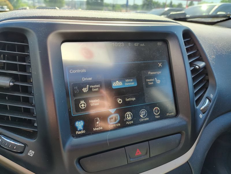 Used 2016 Jeep Cherokee Limited FWD image 16
