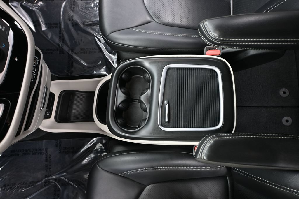 Used 2024 Chrysler Pacifica Touring-L FWD image 26