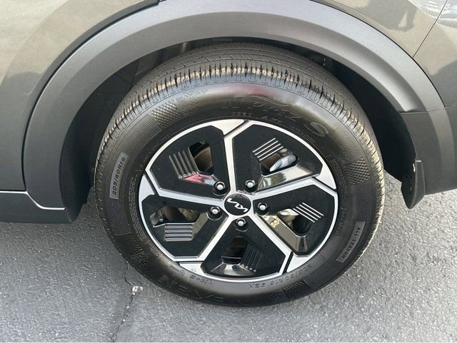 Certified 2025 Kia Niro LX image 38