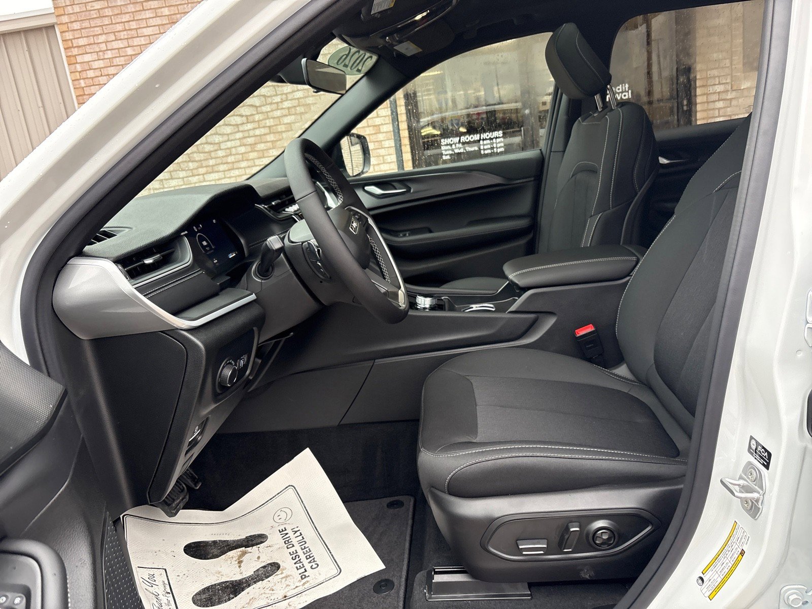 New 2026 Jeep Grand Cherokee Laredo X image 3