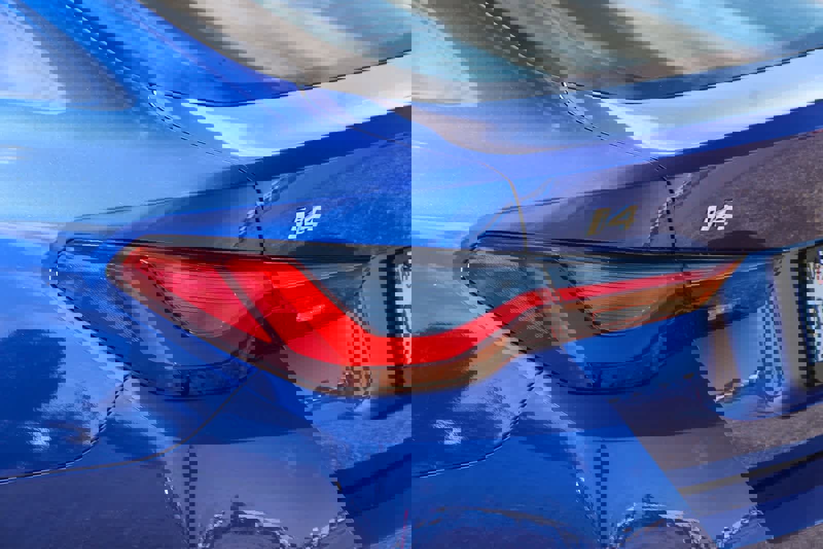 Used 2022 BMW i4 eDrive40 w/ M Sport Package image 11