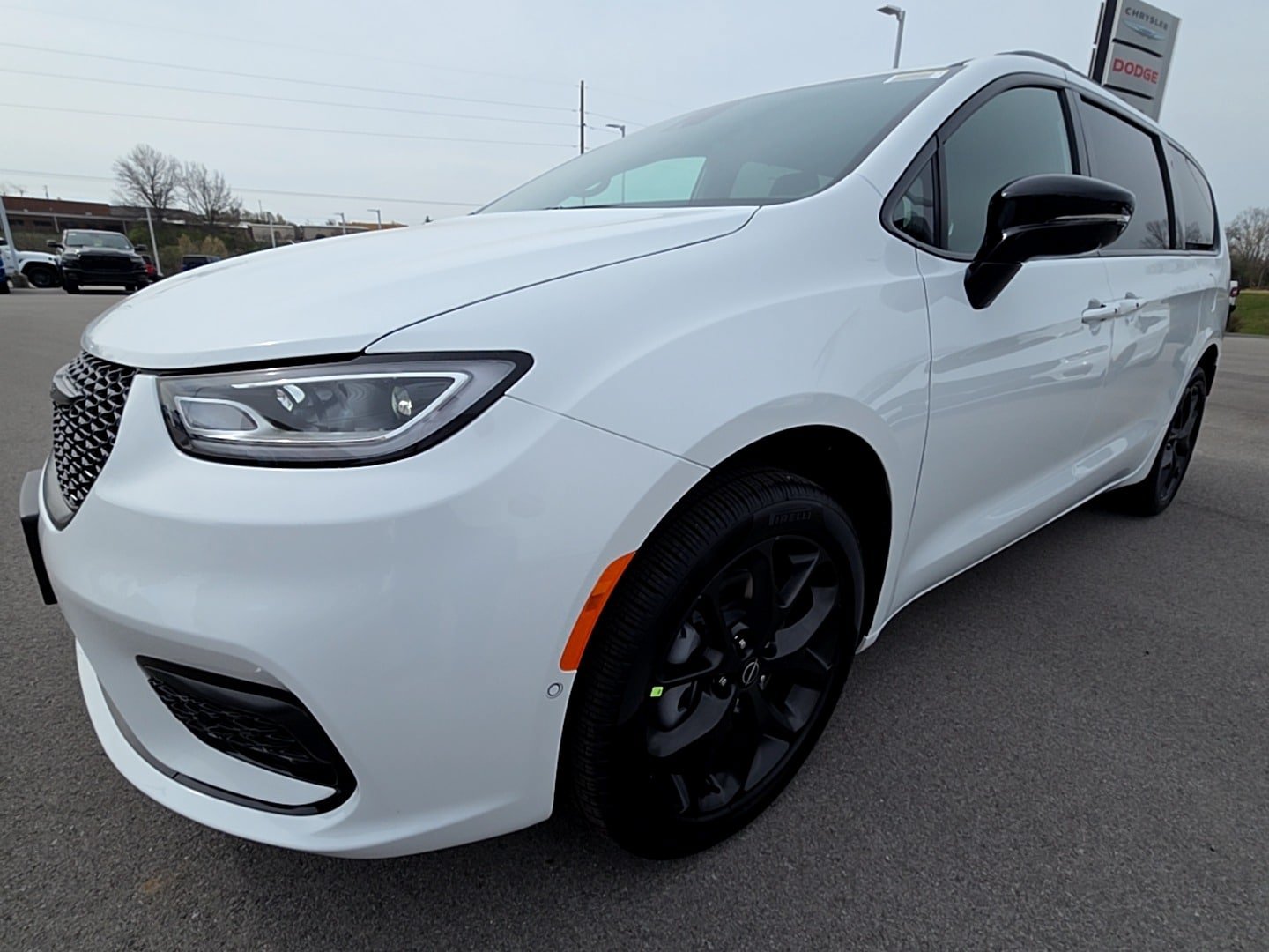New 2026 Chrysler Pacifica Select