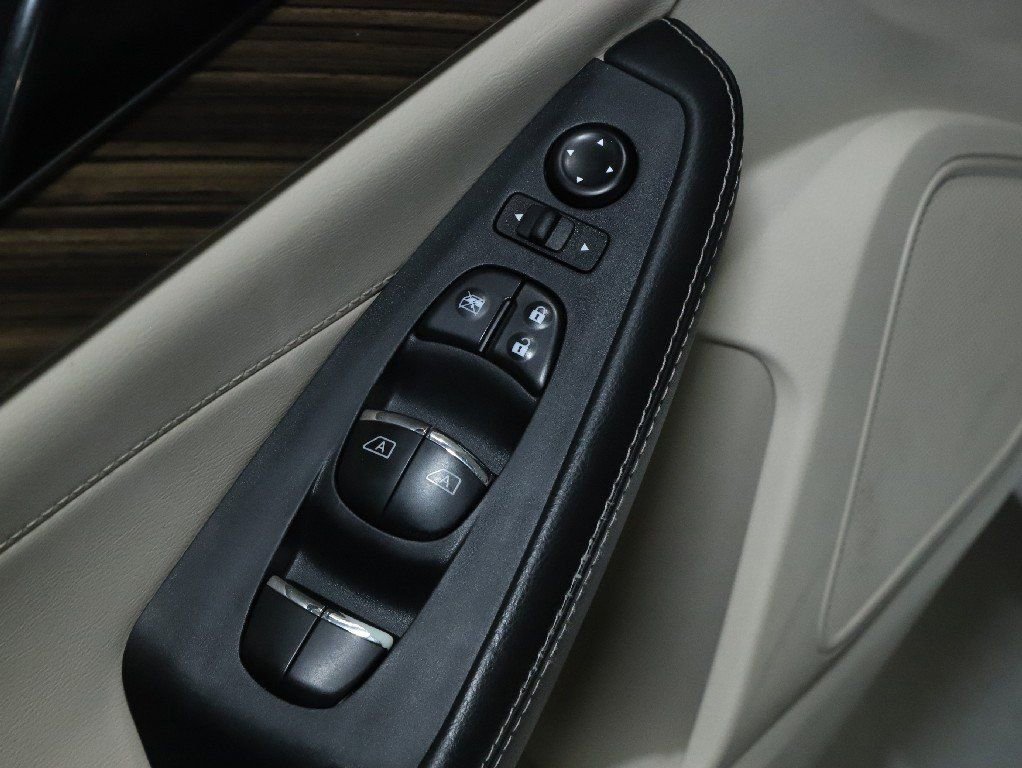 Used 2017 Nissan Maxima Platinum image 17