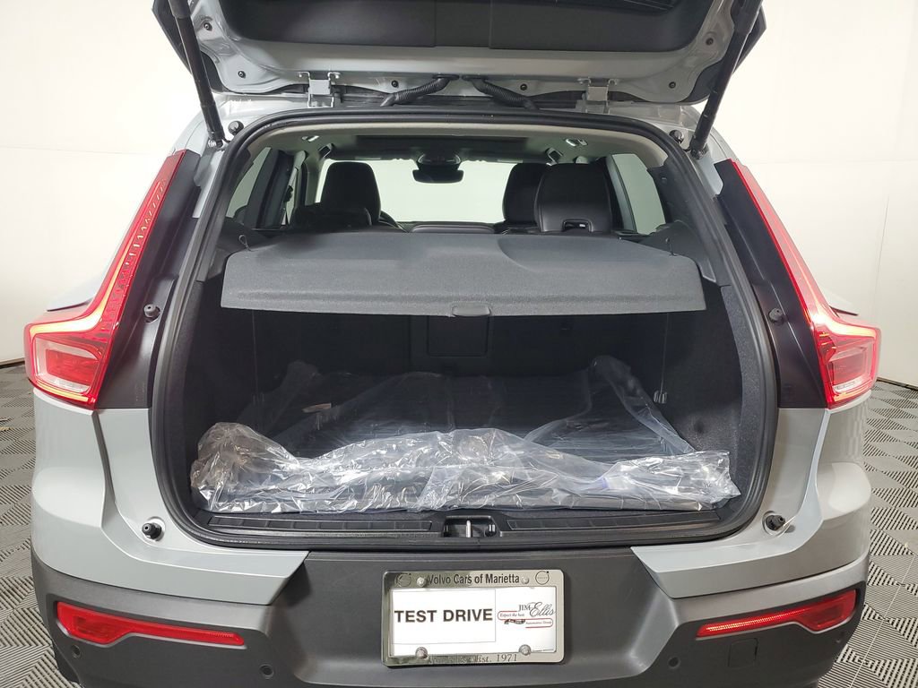 Certified 2026 Volvo XC40 B5 Core w/ Climate Package image 11