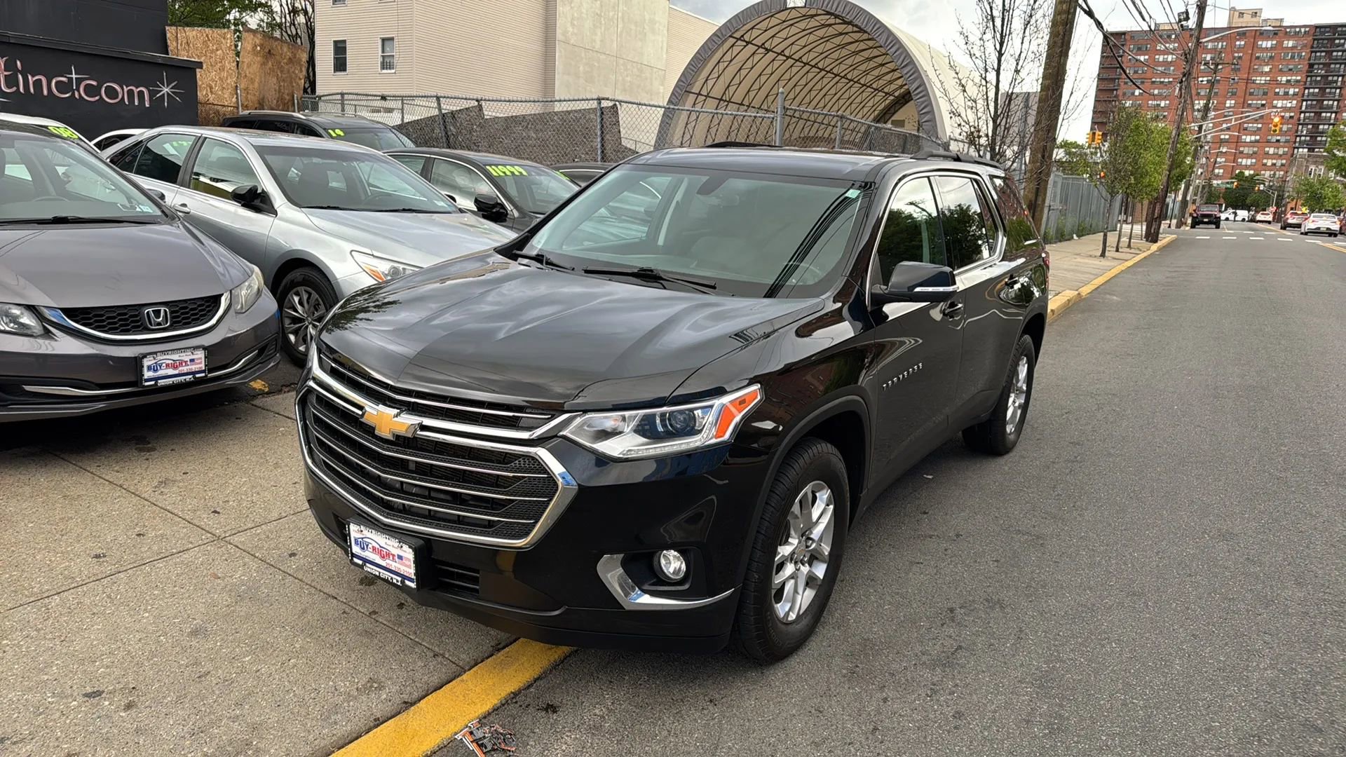 Used 2021 Chevrolet Traverse LT image 3
