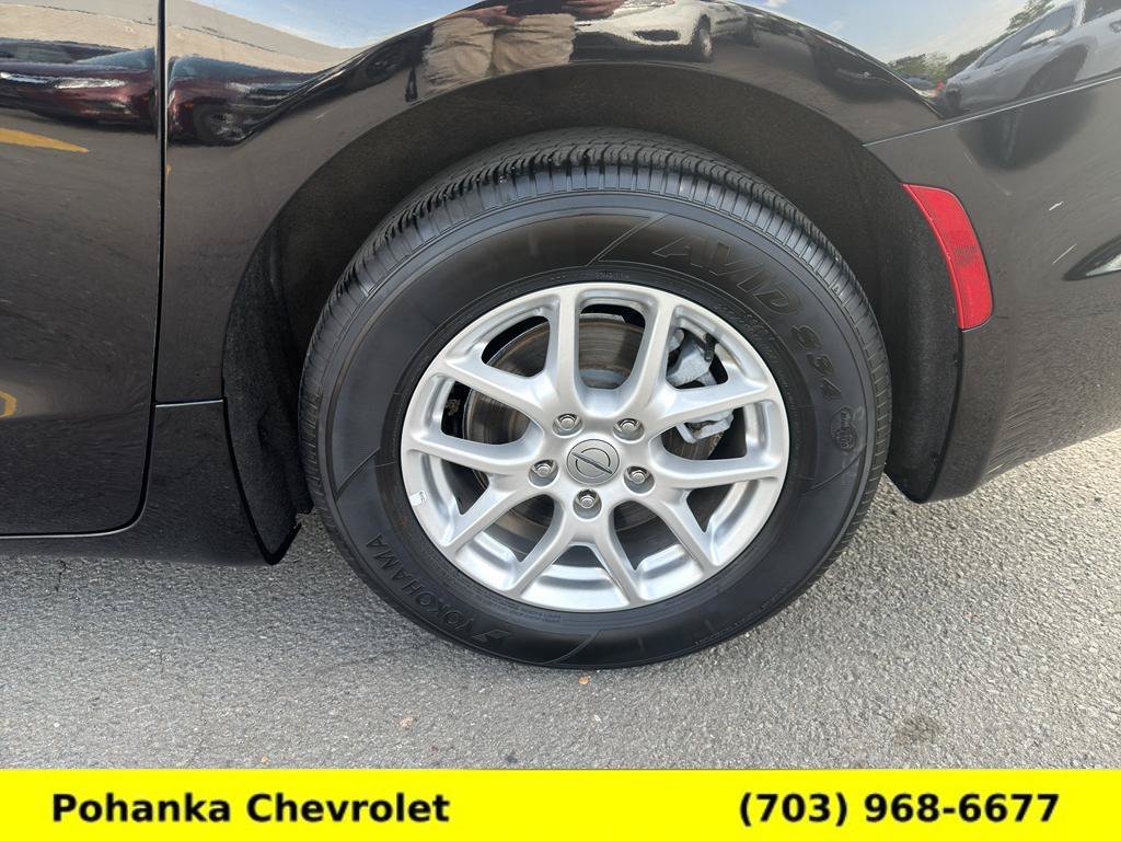Used 2025 Chrysler Pacifica Select FWD image 28
